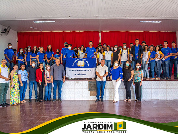 A Prefeitura Municipal de Jardim recebeu os alunos da Escola Romão Sampaio para conhecerem o Poder Executivo Municipal